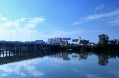 在臨港的機(jī)遇和挑戰(zhàn)中寧波國(guó)際物流怎樣發(fā)展呢？