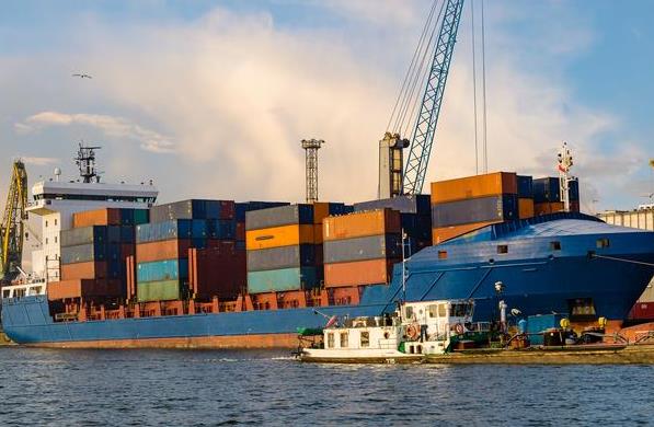 青島的海運業發展迅猛，為國家經濟增長做出了巨大貢獻