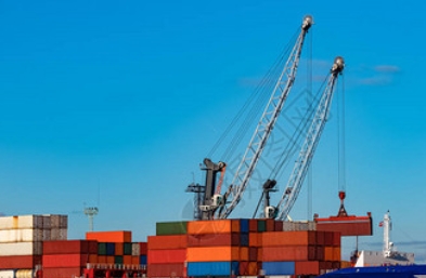 青島貨代公司，這些藍色引擎馳騁在全球物流的廣闊天地中