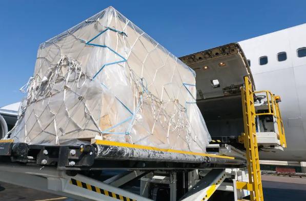 英國貨代在推動國際貿易和提升物流效率方面的作用有哪些？