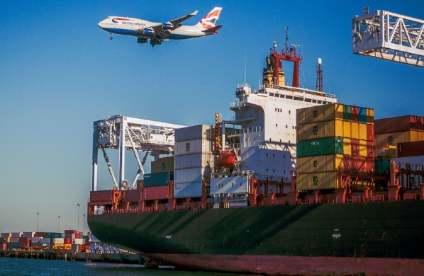 在全球化的背景下，國際海運促進了資源的全球配置和市場的深度融合